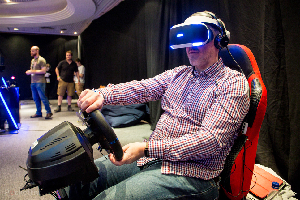 Виар очки поиграть. Виар 9d. Virtual Virtual reality игра. Очки виртуальной реальности. Виртуальная реальность гонки.