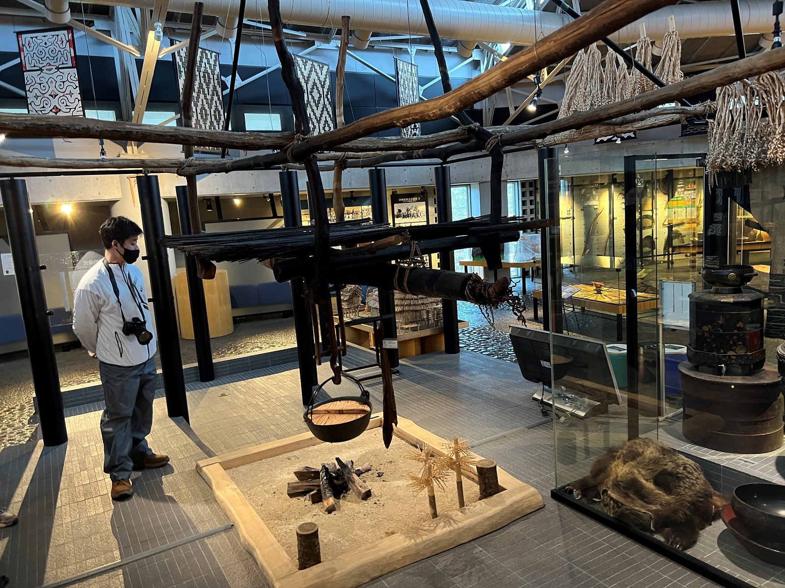 Sucker Punch odwiedza Nibutani Ainu Museum