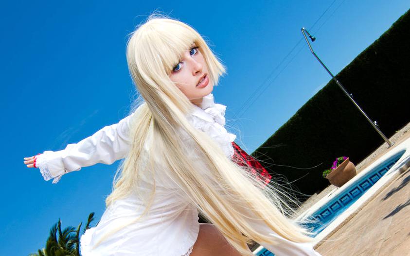 Harada prezentuje Tekken 7 w towarzystwie modelek przebranych za Lucky Chloe i Lili