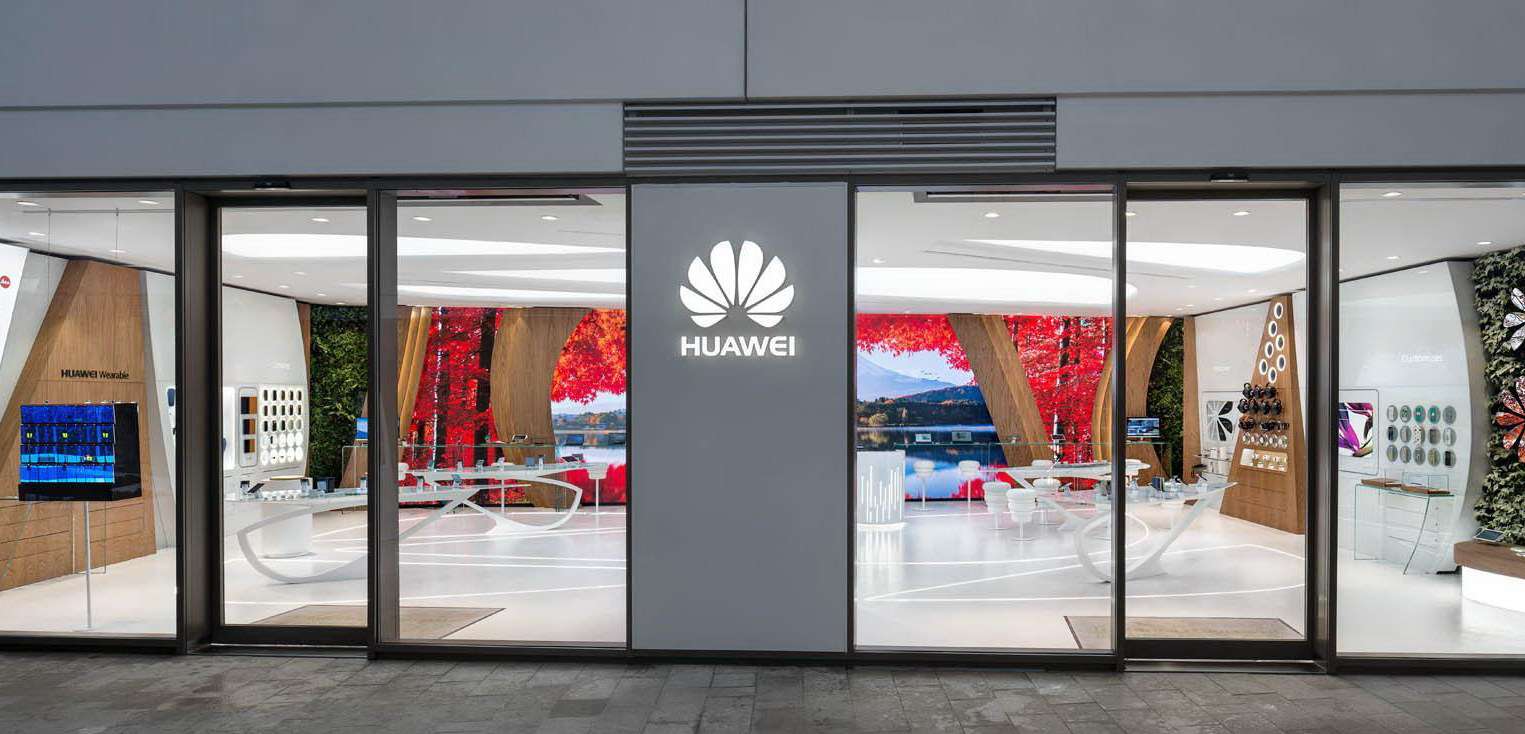 W Warszawie powstaje drugi oficjalny europejski salon Huawei. Lewandowska i Sarsa na otwarciu