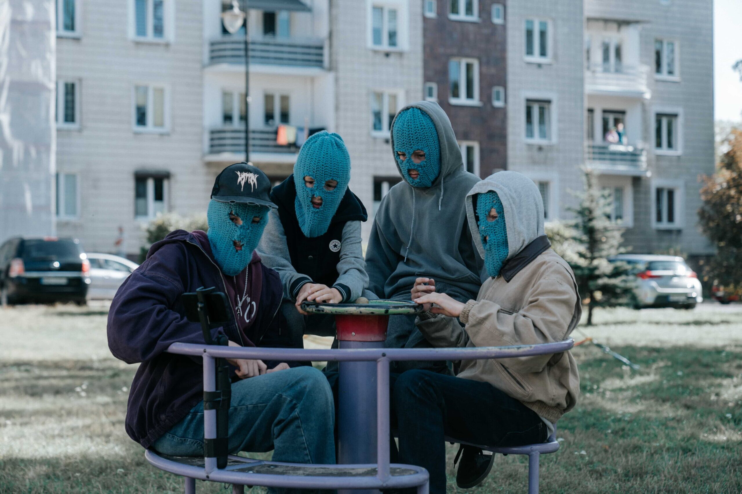 Ministranci (2025) - recenzja filmu [Next Film]. Chuligani Chrystusa atakują