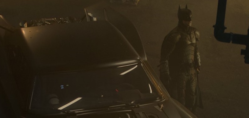 The Batman z oficjalnymi zdjęciami. Robert Pattinson jako Batman i genialny Batmobil!
