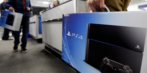PS4 kolejny miesiąc z rzędu bije sprzedaż Xboksa One w USA
