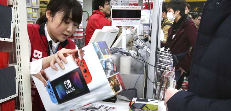 Sprzedaż Nintendo Switch. &quot;Switch może prześcignąć nawet Wii&quot;. W sklepach wciąż brakuje towaru