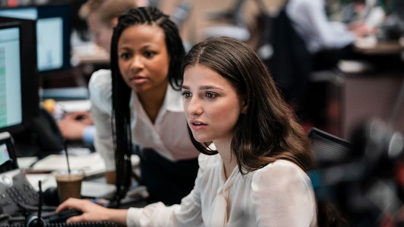 Branża (2020) – recenzja serialu [HBO]. Krach gwarantowany