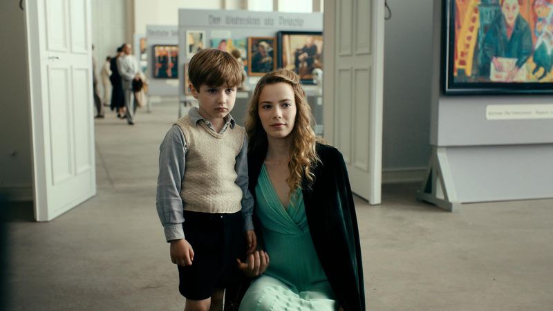 Obrazy bez autora (2018) – recenzja filmu [Aurora Films]. Szukając siebie