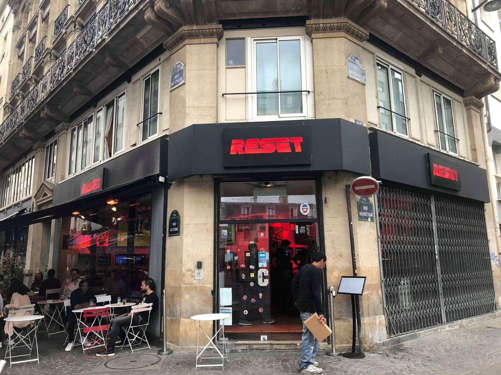Paryski Reset, czyli krótka wizyta w gamingowym barze