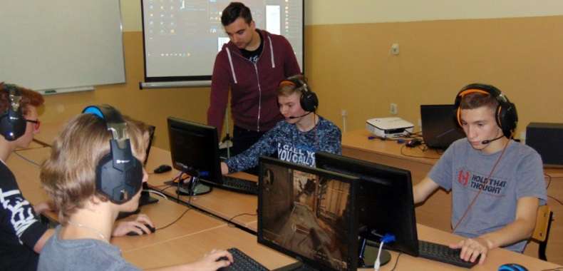 Counter-Strike: Global Offensive w szkole. Trzy godziny treningów pomoże młodym graczom