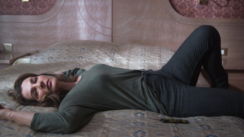 Poszukując Alice (2021) - recenzja serialu [Apple]. Przejmująca intryga