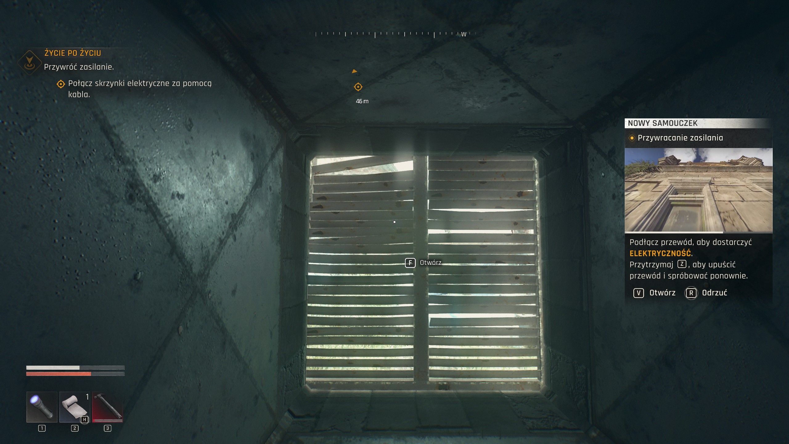 Dying Light The Beast - Życie po życiu: dym, kryjówka, miasto, ratusz, Defekt, ocaleni, Jacob, szeryfka, kable  Życie po życiu - Dying Light The Beast.  Po aktywowaniu bezpiecznej strefy w klasztorze rusz na północny wschód, gdzie zauważysz unoszący się w powietrzu dym.  [img]1645162[/img]  Przy znaczniku misji idź do miejsca na ognisko. Wybij wszystkich wrogów dobijających się do środka, potem odbij w prawo, a przy niebieskich drzwiach znajdziesz miejsce na kryjówkę.  [img]1645163[/img]  Otwórz ją, przejdź przez toaletę. Wybij wroga, a gdy wyjdziesz na zewnątrz, to zauważysz dwóch ludzkich przeciwników. Szybko się ich pozbądź, a potem przejdź w kierunku wieży.  [img]1645164[/img]  Wskocz po drabinie do góry, przechodź po deskach, kucnij przy blaszkach, a potem wskocz do najwyżej położonego punktu. Aktywuj prąd, co sprawi, że ta kryjówka będzie dostępna.  [img]1645165[/img]  Teraz wróć do domku z dymem - na prawo od tektur zauważysz czerwoną płachtę oraz dziurę, z której skorzystasz i wejdziesz do budynku. Teraz wróć na główną trasę - rusz do miasta na północy.  [img]1645166[/img]  Przy ratuszu spotkasz sporo wrogów. Wybij ich lub wskocz do środka, po czym pozbądź się kolejnych wrogów. Broń palną warto zostawić na dalszą część zadania, gdzie zawalczysz z nową chimerą.  [img]1645168[/img]  Jest to defekt. Wykonuj uniki, gdy wróg doskakuje do Ciebie, a także nie zbliżaj się do niego wtedy, kiedy uderza w ziemię, bo wywołuje wstrząs wokół siebie.   [img]1645178[/img]  Po walce ruszysz do wieży odszukać szeryfkę. Wdrap się po krawędziach od lewej strony, a potem pomów z Rangerem. Zacznij wchodzić coraz wyżej.  [img]1645179[/img]  Musisz wejść na zegar, obejść całą krawędź z drewna i potem wskoczyć na drabinę. Na górze spotkasz szeryfkę, która powie o zresetowaniu systemu awaryjnego. Zjedź w dół tyrolką, wybij zombie i otwórz drzwi wytrychem. Przesuwaj go lekko w prawo lub lewo, a gdy zamek będzie się odwracał, kontynuuj tą drogą.  [img]1645180[/img]  Potem w środku aktywuj zasilanie - musisz doprowadzić kable do prądu. Zabierz je ze skrzynki, a następnie