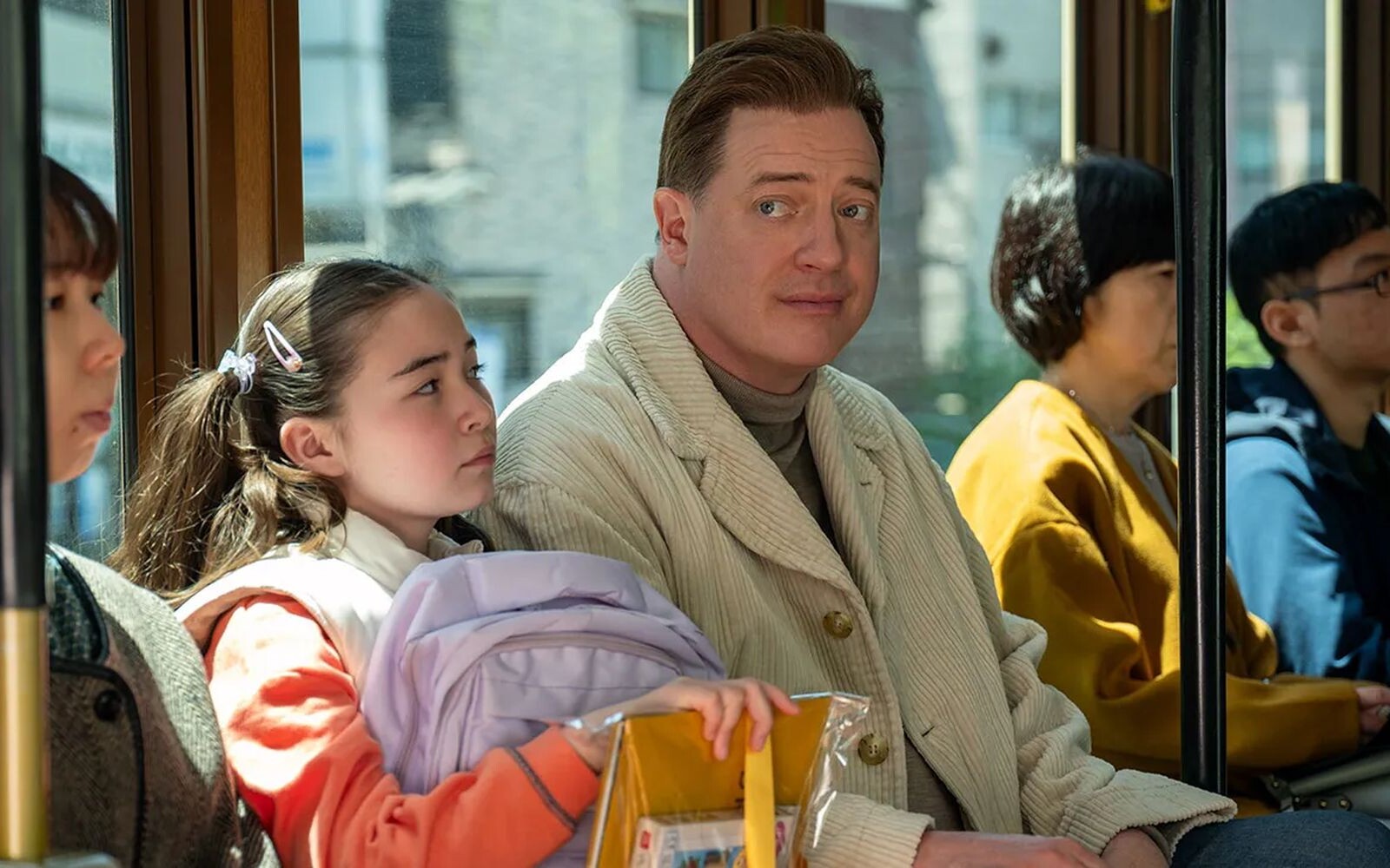 Rodzina do wynajęcia (2025) – recenzja filmu [Disney]. Czasem można poudawać