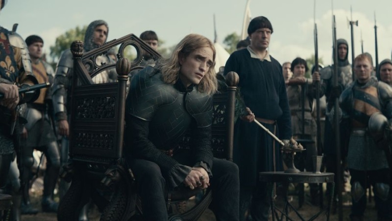 Król – recenzja filmu. On nie ma przyjaciół ani wrogów