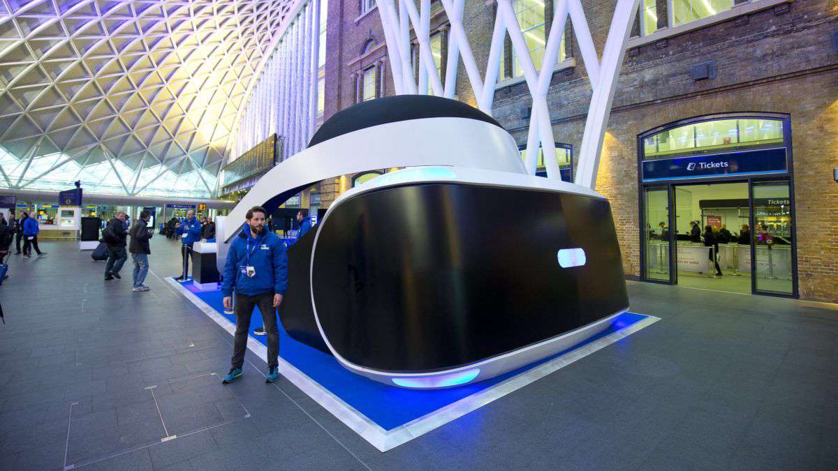 Sony wystawiło ogromne gogle PlayStation VR na londyńskim dworcu