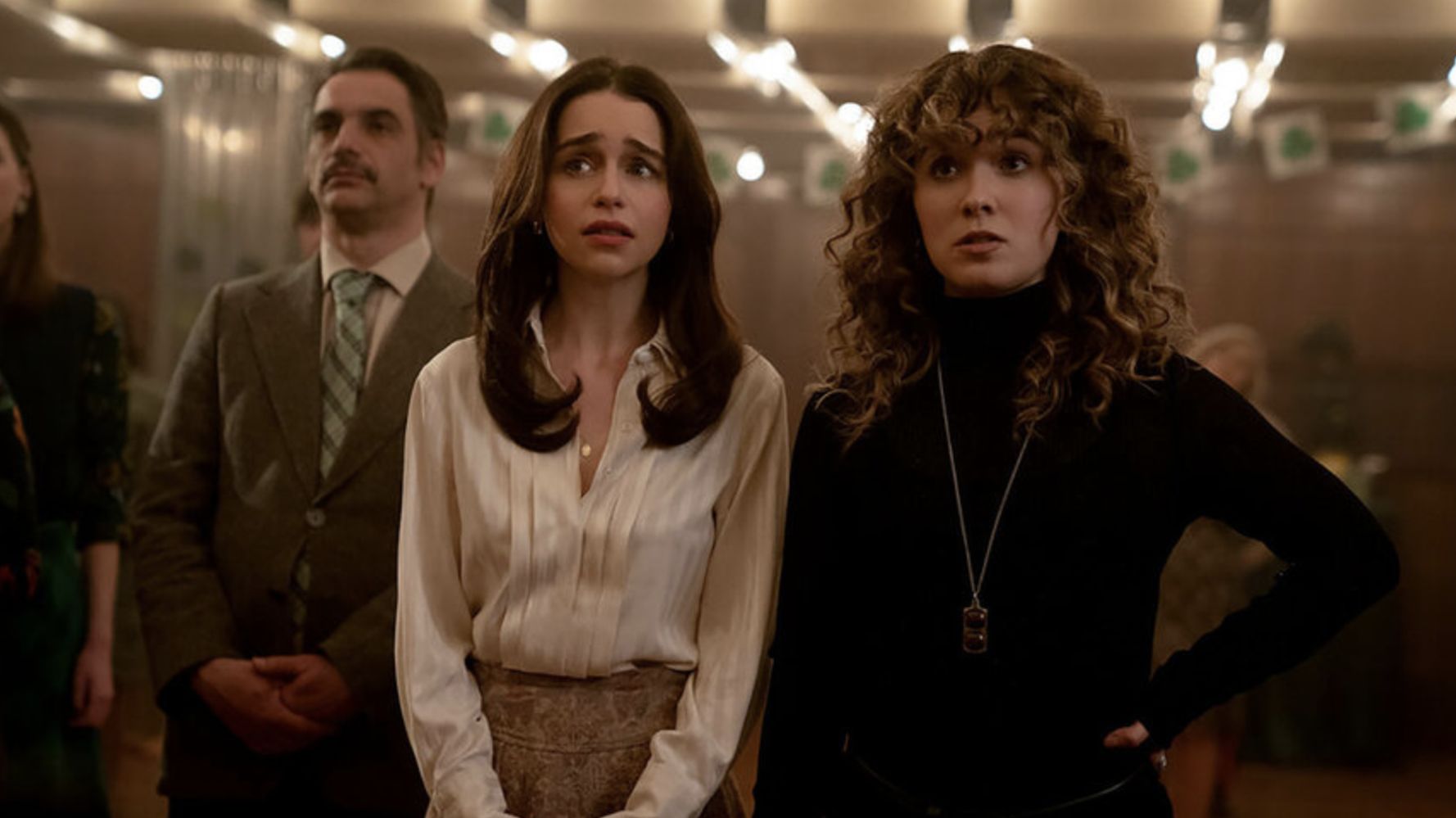 Dziewczyny w ambasadzie