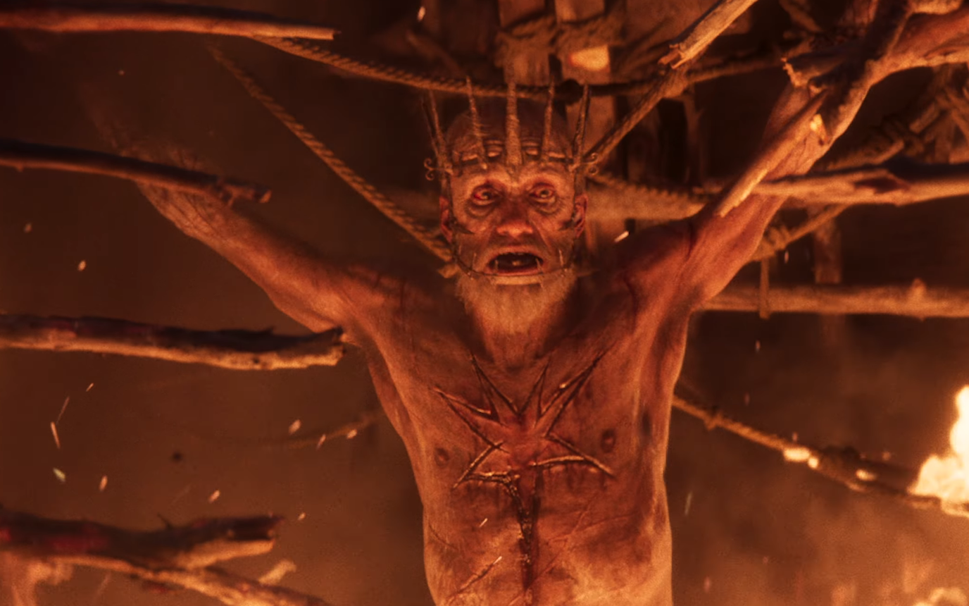 Kim jest tajemniczy, podpalany 