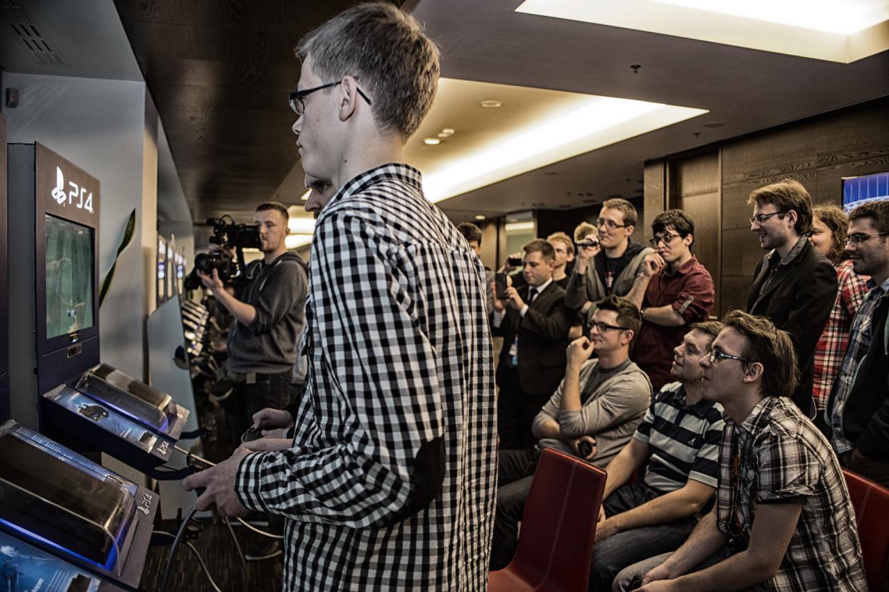 Mistrzostwa Dziennikarzy w Pro Evo 2015 - Stadion Narodowy od kuchni!
