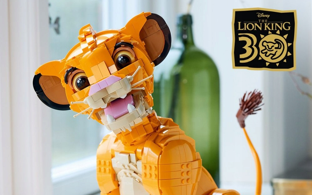 Idealny zestaw LEGO dla fanów Disneya - Król Lew Młody Simba (1445 elementów), za 378 zł zamiast 459 zł