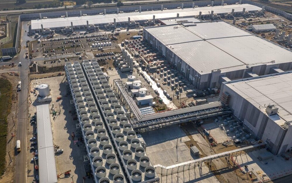 AI już przeciąża sieć energetyczną. Centra danych spowodowały miganie żarówek w połowie obszaru USA