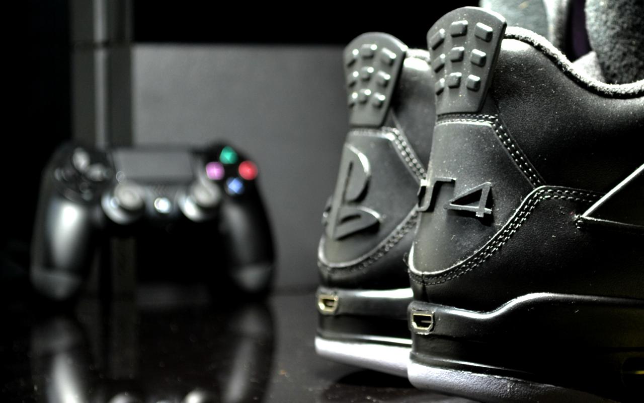 Kto chce wsunąć na stopy PS4? - powstało obuwie sportowe z portami HDMI