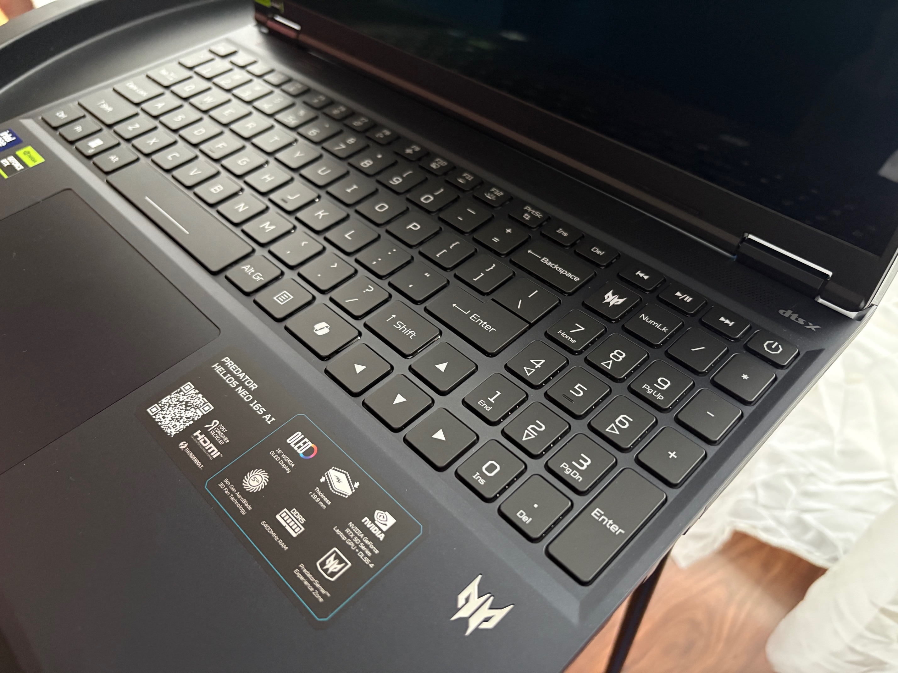 Helios Predator Neo 300