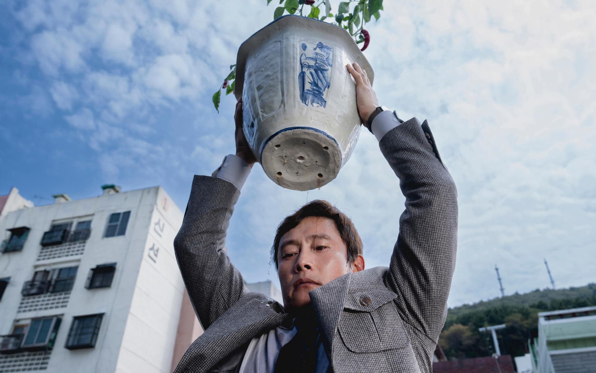 Bez wyjścia (2025) - recenzja filmu [Gutek Film]. Trzeba myśleć nieszablonowo