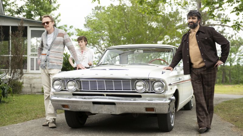 Wujek Frank (2020) – recenzja filmu [Amazon]. Jak długo można ukrywać prawdę o sobie?