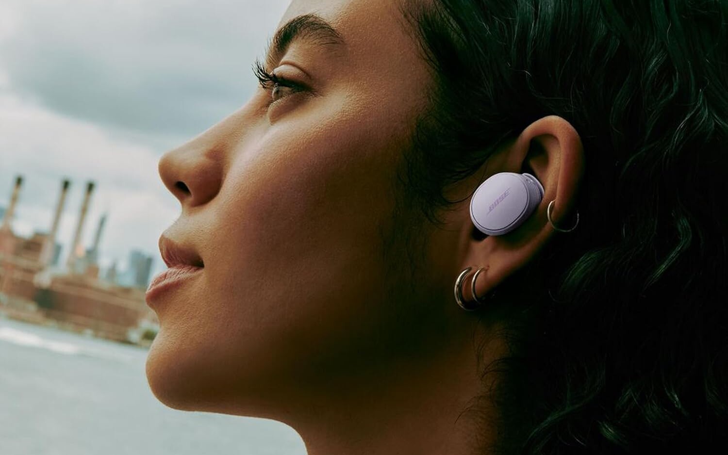 Wysokiej jakości słuchawki BOSE QuietComfort (douszne) ze świetnym dźwiękiem za 439 zł