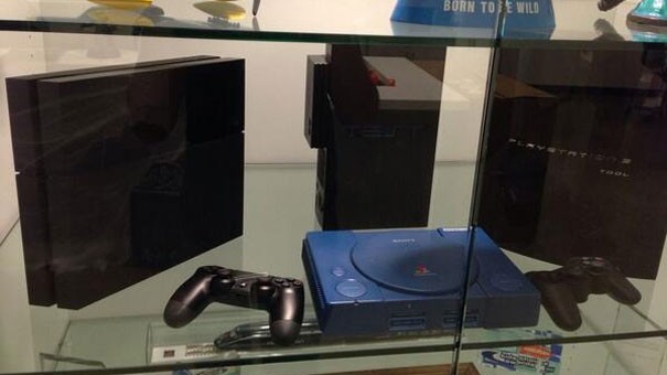 Kolejne generacje PlayStation przedstawione na grafice