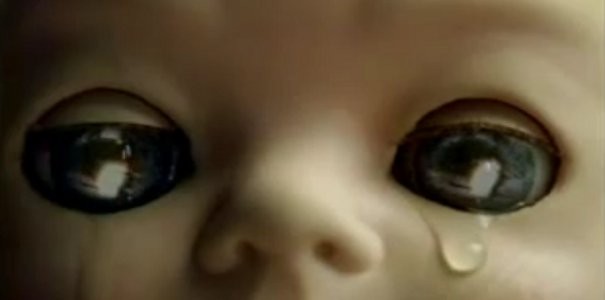 Reklamówka: Niepokojące niemowlę vs. PS3