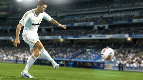 Pro Evolution Soccer 2013 z łatką, ale bez lig