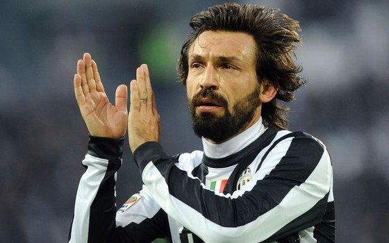 Piłkarz Juventusu szarpie namiętnie na PlayStation
