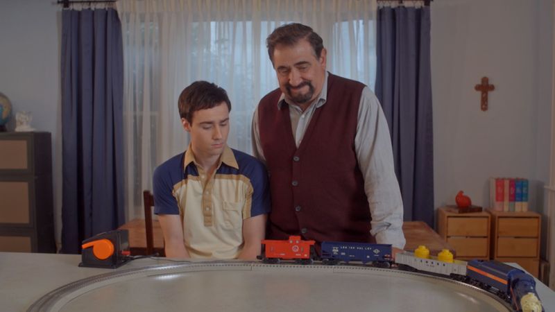 Potato marzy o Ameryce (2021) - recenzja filmu [HBO]. Sowieci, kochające matki, homoseksualiści i Jezus