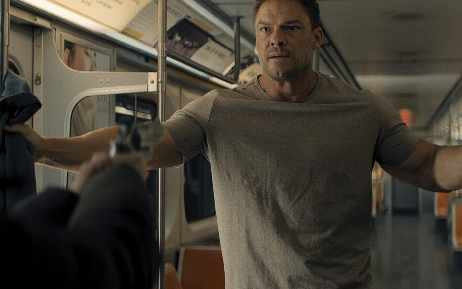 Reacher (2022) - recenzja premiery 4. sezonu serialu [Amazon]. Jutro możesz zniknąć