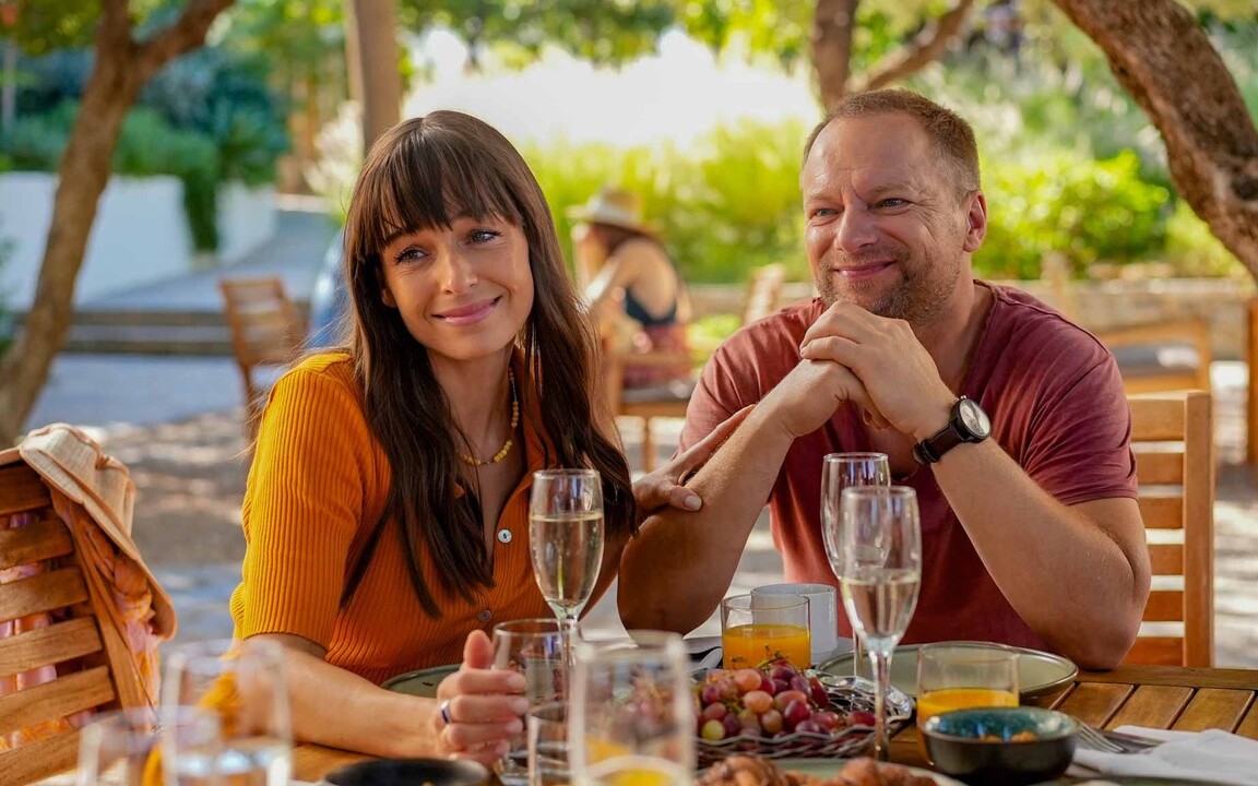 Planeta Singli 4: Wyspa (2025) - recenzja filmu [Netflix]. Gdy Tomasz Karolak przestaje wystarczać