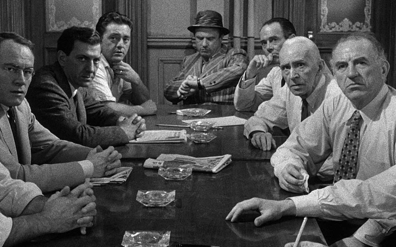 12 gniewnych ludzi (1957) – retro recenzja filmu [MGM]. Nieugięta dociekliwość