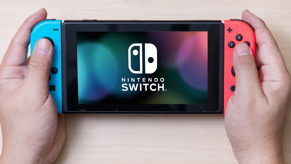 Nintendo Switch w rękach gracza