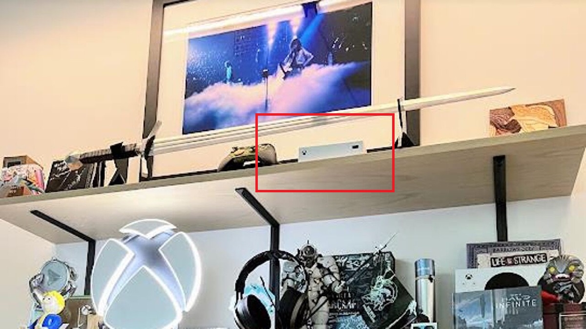 Xbox Keystone na półce Phila Spencera