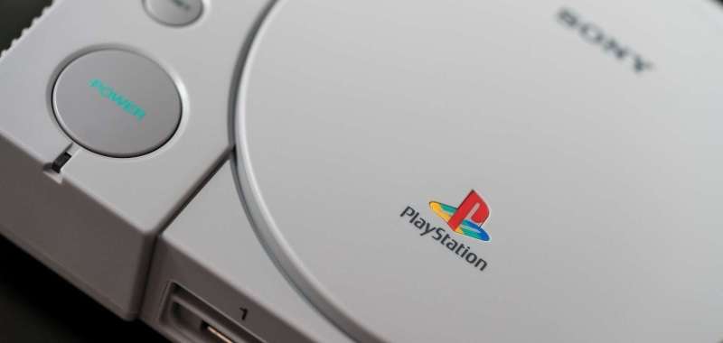 PlayStation Classic na retro reklamie. Sony pokazuje gry dołączone do zestawu