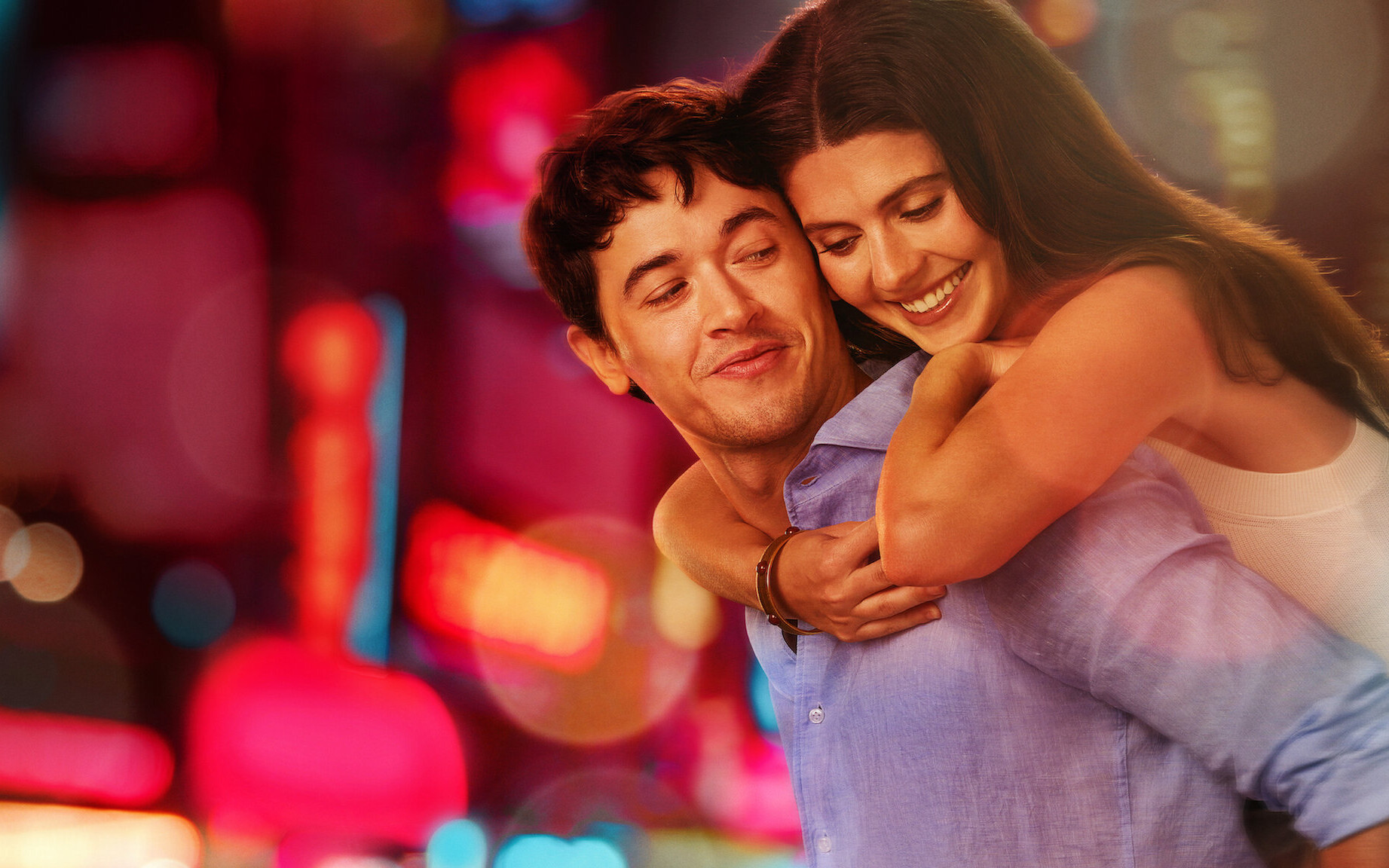 Ludzie, których spotykamy na wakacjach (2026) - recenzja filmu [Netflix]. Między chemią a fizyką ciał stałych