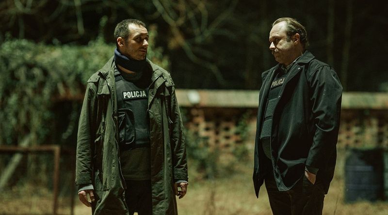 Kruk: Czorny woron nie śpi (2021) – recenzja serialu [Canal+]. Powtórka z rozrywki