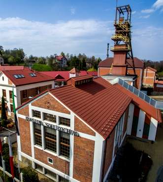 W piaskownicy z umarlakami