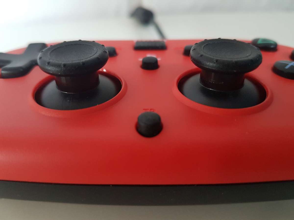 Mini Wired Gamepad od HORI dla PlayStation 4 – recenzja sprzętu