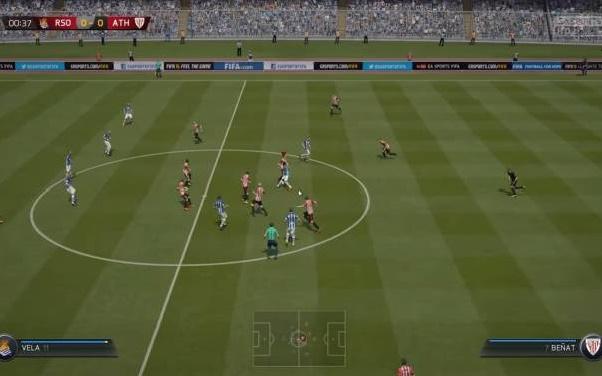 Po gwizdku piłkarze biegną na środek boiska - dziwny bug w FIFA 15