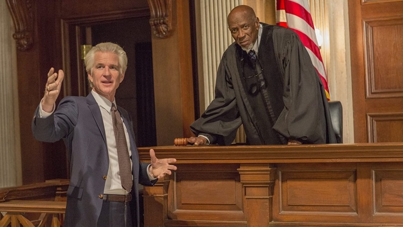 Wyrok bez winy (2019)  – recenzja filmu [Galapagos Films]. W trybikach bezdusznego systemu