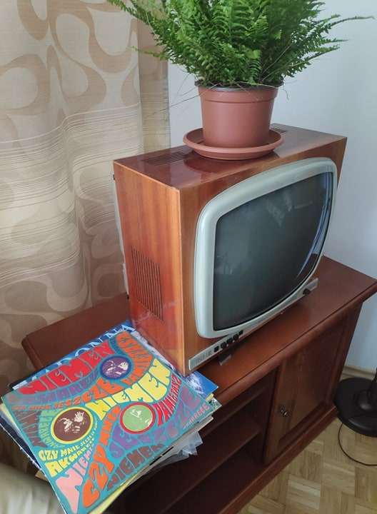 SEGA Mega Drive Mini - testowaliśmy sprzęt w.... mieszkaniu komunalnym z meblościanką