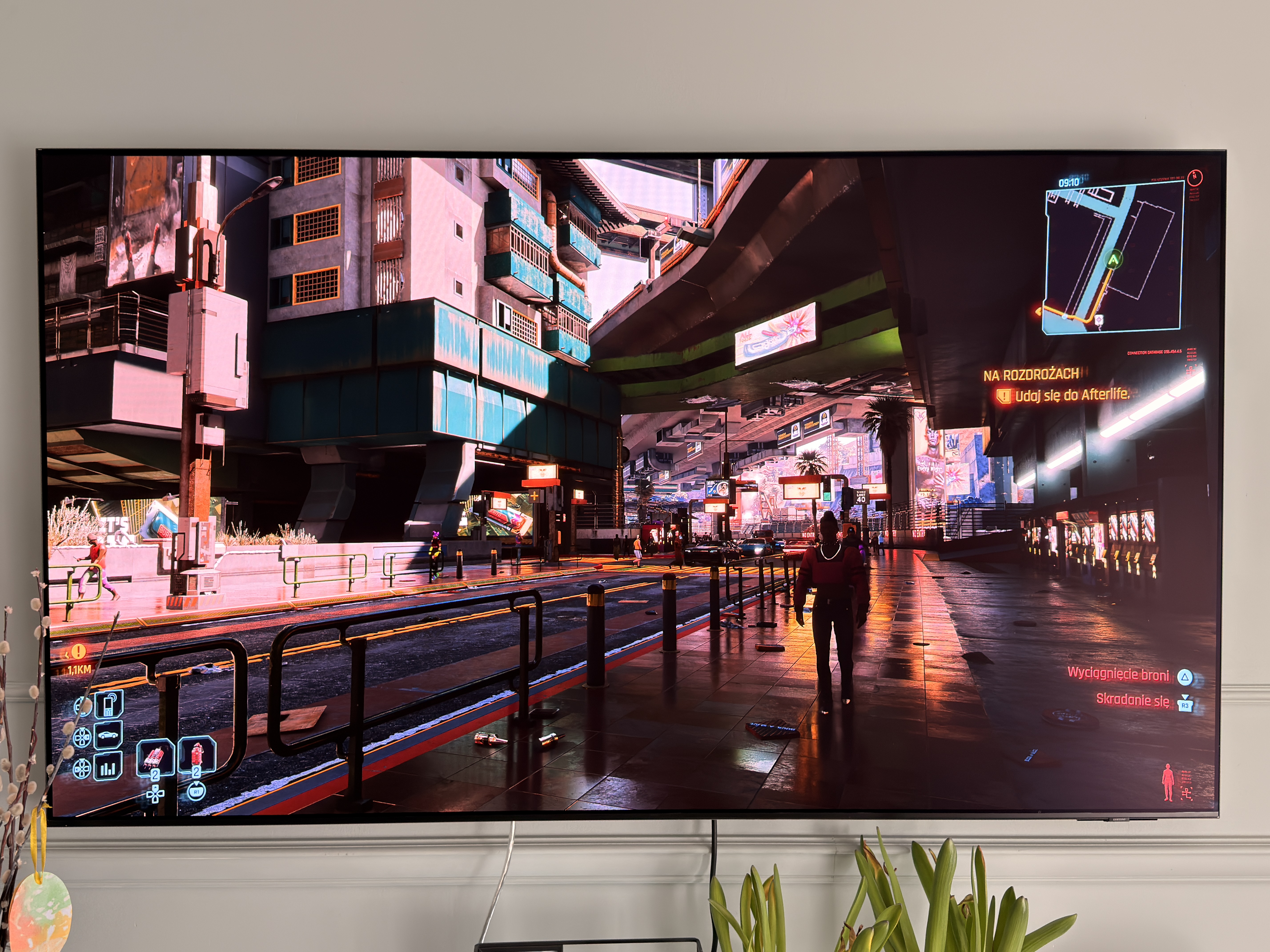 Cyberpunk na TV S95F