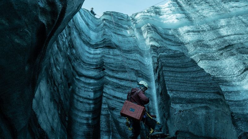 Katla (2021) - recenzja serialu [Netflix]. Ciche Wzgórze lite