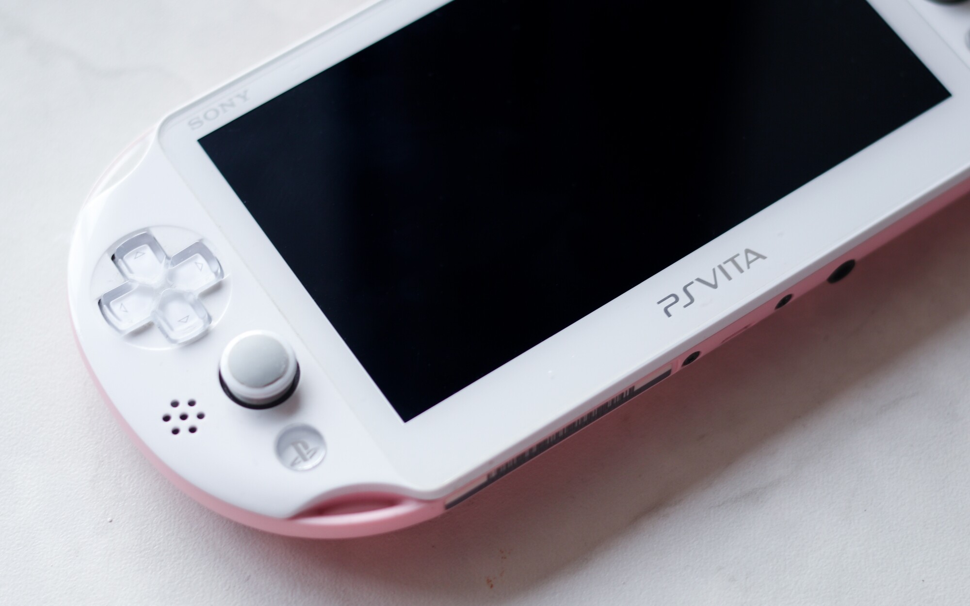 PlayStation Q Lite is “Sony’s new portable device”.  We know specifics