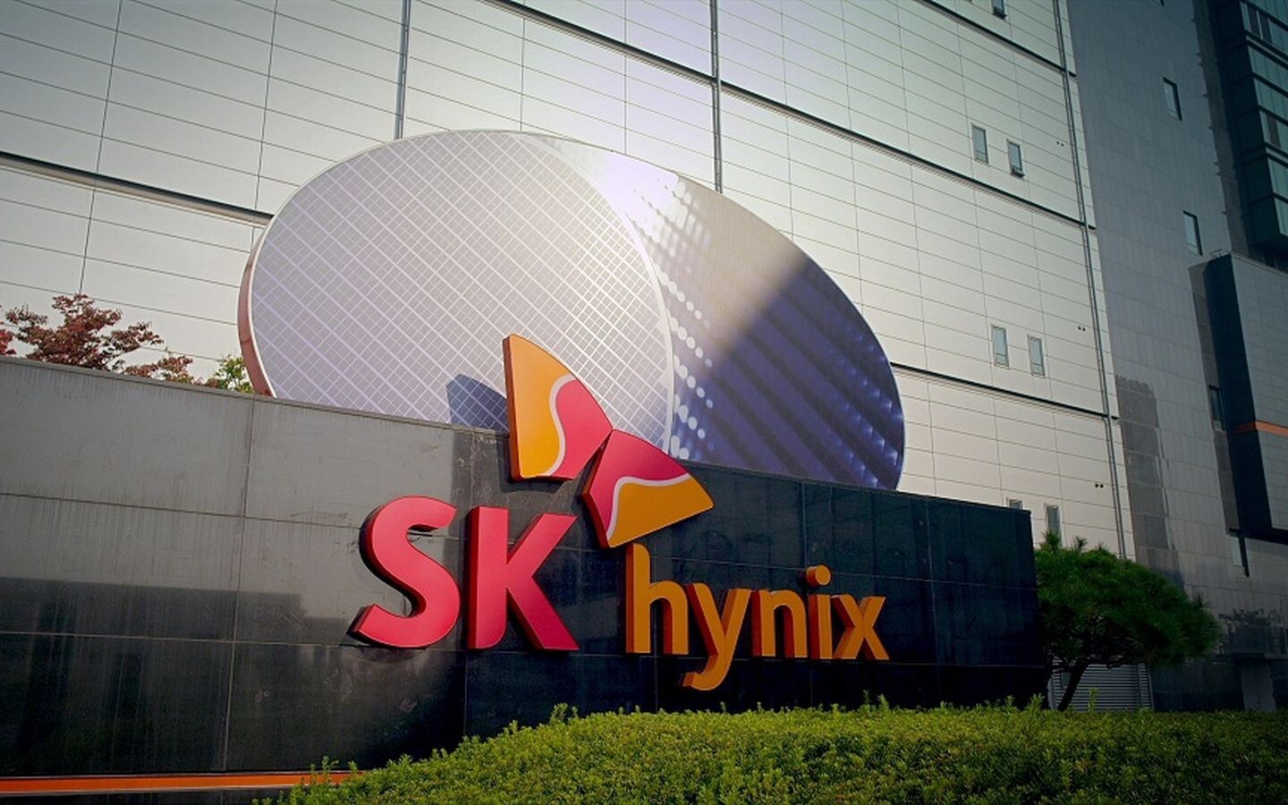 SK Hynix wkracza w erę 3D. Przełomowe technologie integrowania pamięci HBM4 zaprezentowane na Hot Chips 2026
