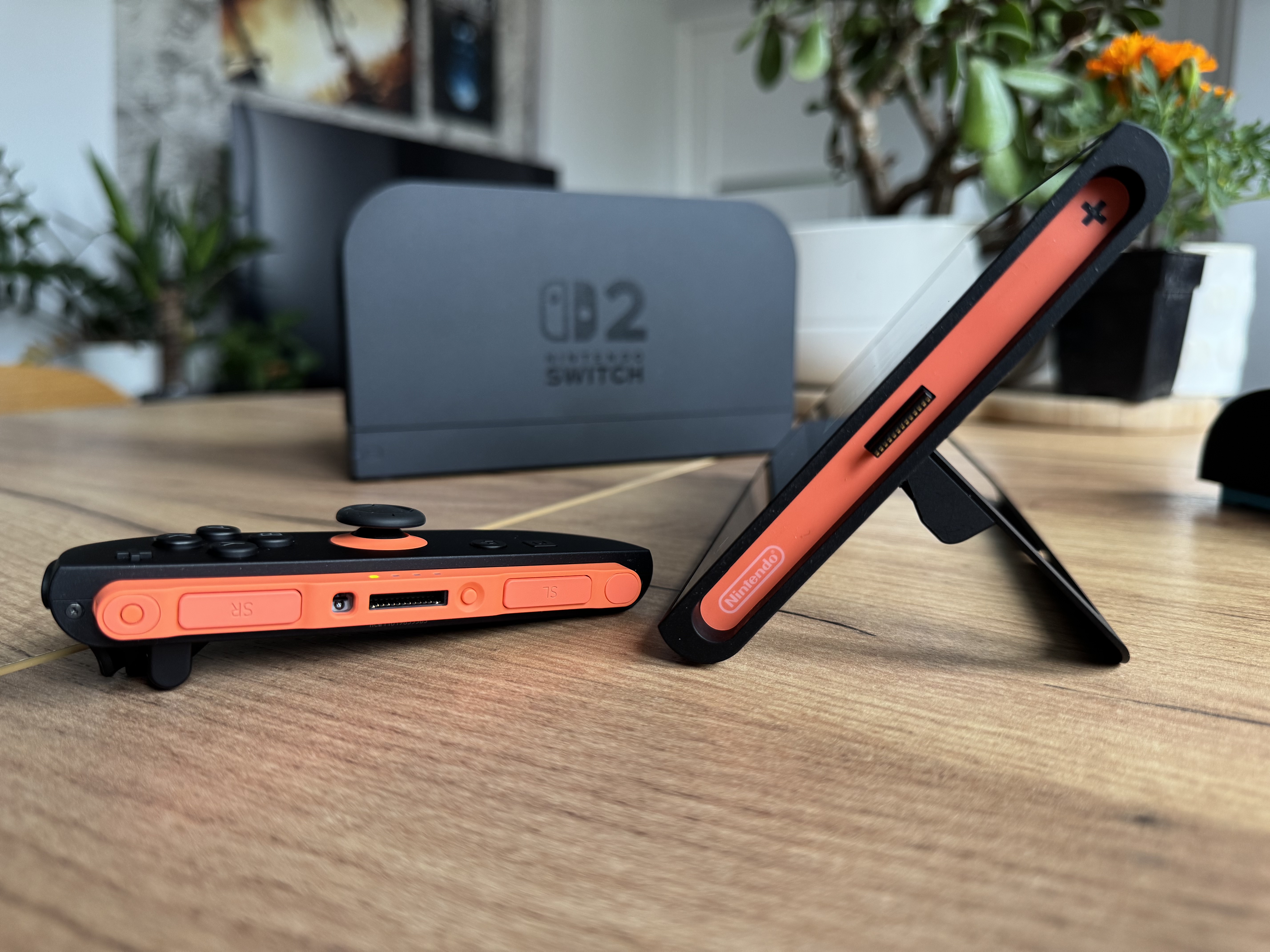 Nintendo Switch 2 joy-con i konsola z boku - recenzja